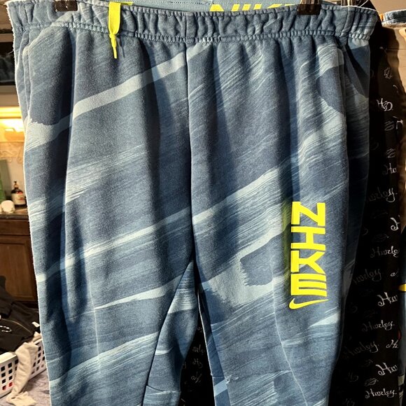 Nike Dri-FIT Sport Clash Men's Printed Training Pants with Nike and Swoosh SZ Lg - Picture 1 of 7